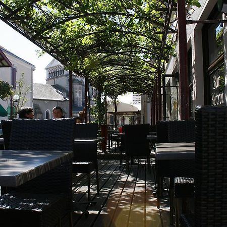 Hotel Restaurant Cousseau Парантис-ан-Борн Екстериор снимка