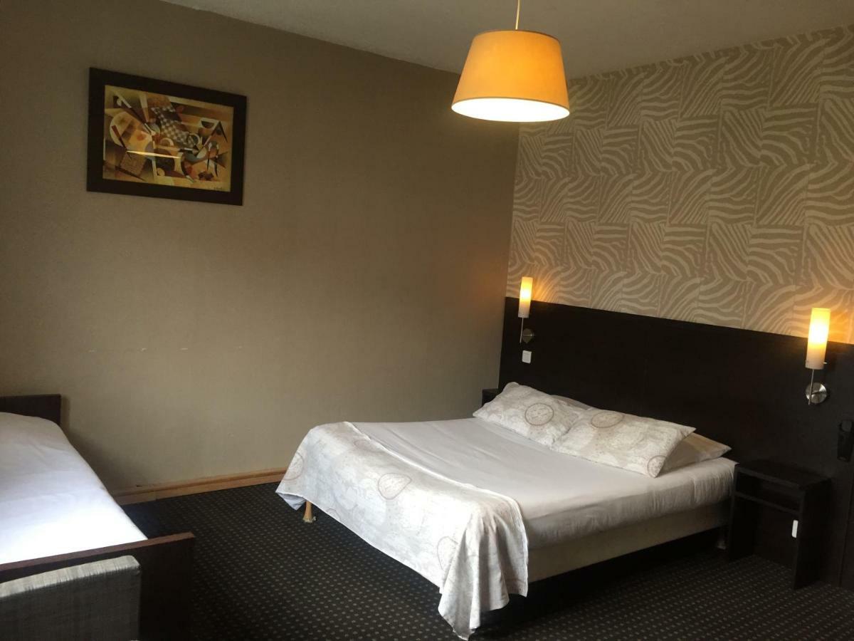 Hotel Restaurant Cousseau Парантис-ан-Борн Екстериор снимка