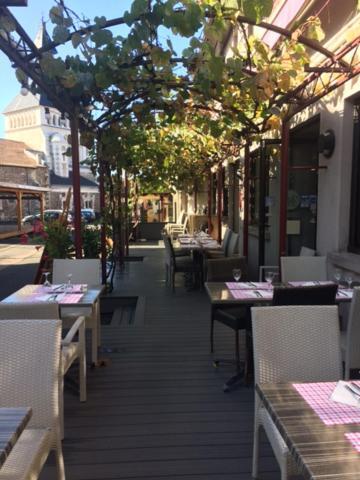 Hotel Restaurant Cousseau Парантис-ан-Борн Екстериор снимка